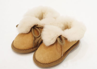 chaussons peau de mouton pour bébé