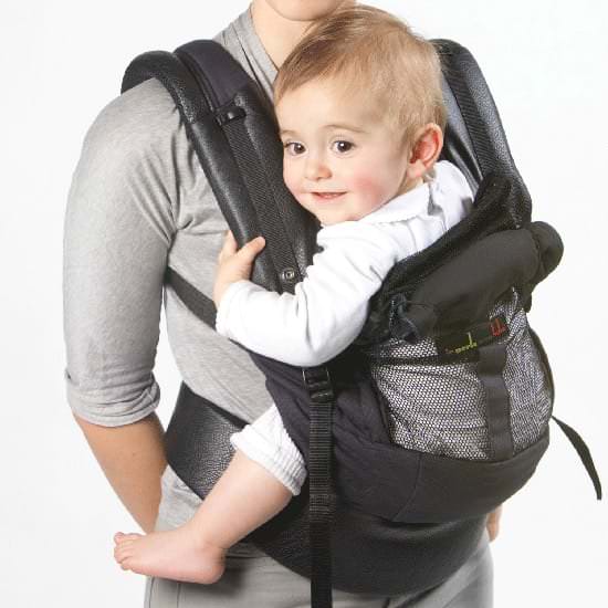 Conseil de portage : porter bébé en saison froide - Ergobaby