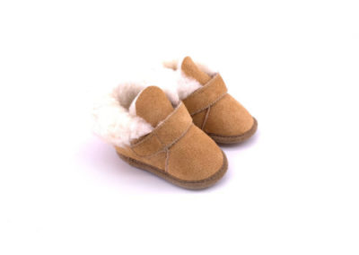 chaussons pour bébé en peau lainée de mouton artisanal fait main