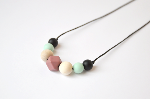 collier de portage allaitement dentition silicone alimentaire pour bébé maman baby on earth