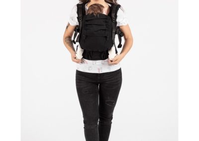 Porte-bébé The One Isara - Black à porter physiologique évolutif jusqu'à 3 ans