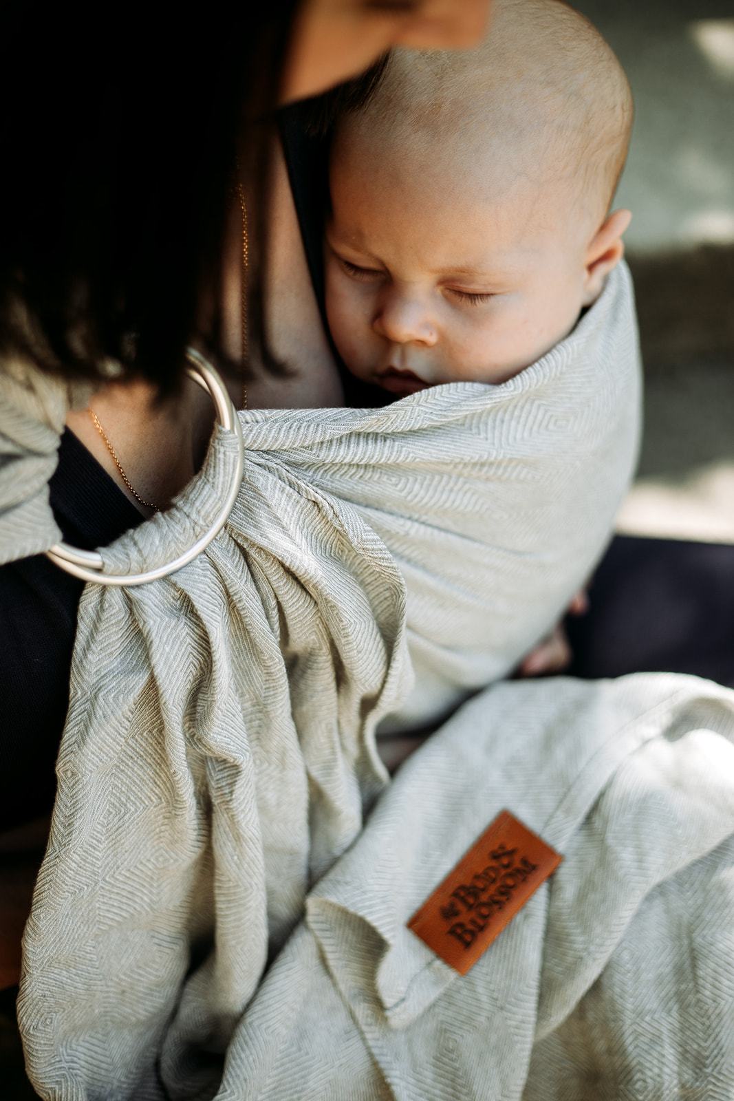 Bud & Blossom Oat écharpe sans noeud ringsling écharpe de portage sans noeud dès la naissance nouveau-né sling bud and blossom écharpe de portage sans noeud porte-bébé facile rapide dès la naissance nouveau-né fabriqué en france anneaux ringsling