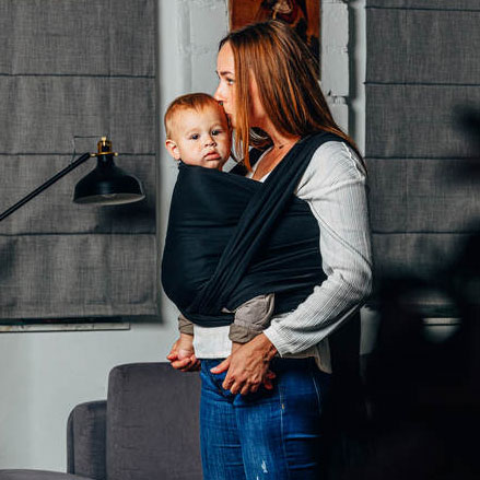 Lennylamb - Herringbone Black Ebony écharpe de portage tissée dès la naissance soutenante porter bébé confortable pratique papa maman noire