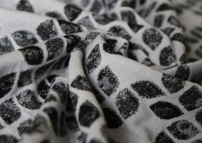 yaro écharpe de portage petals ultra whire grey noir blanc tencel coton tissée porter bébé soutenante pas chere rapport qualité-prix débutant taille 6 4,6m