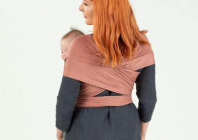 écharpe de portage isara bambou rusty rose extensible élastique pratique facile pratique idéale débutant dès la naissance porter bébé nouveau-né
