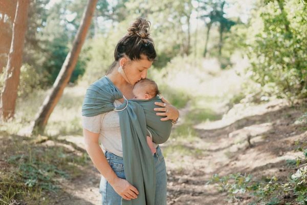 sling néobulle vert eucalyptus écharpe de portage sans noeud ringsling 100% coton bio gots dès la naissance