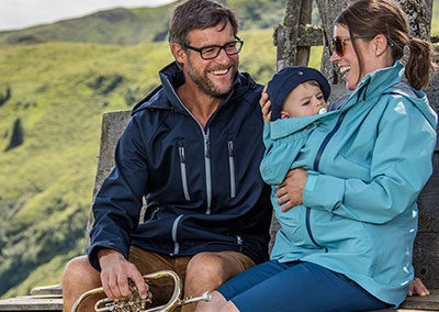 veste manteau de portage homme papa mamalila softshell bleu ventral dorsal polyvalent porte-bébé écharpe en hiver automne imperméable capuche