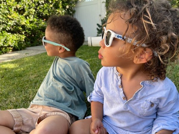 Lunettes de soleil enfant bébé polarisées catégorie 3 polarisantes protection UV 2 ans 3 ans 5 ans Banz blanc fille garçon blanc confetti wayfarer