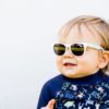 Lunettes de soleil enfant bébé polarisées catégorie 3 polarisantes protection UV 2 ans 3 ans 5 ans Banz blanc fille garçon blanc confetti wayfarer