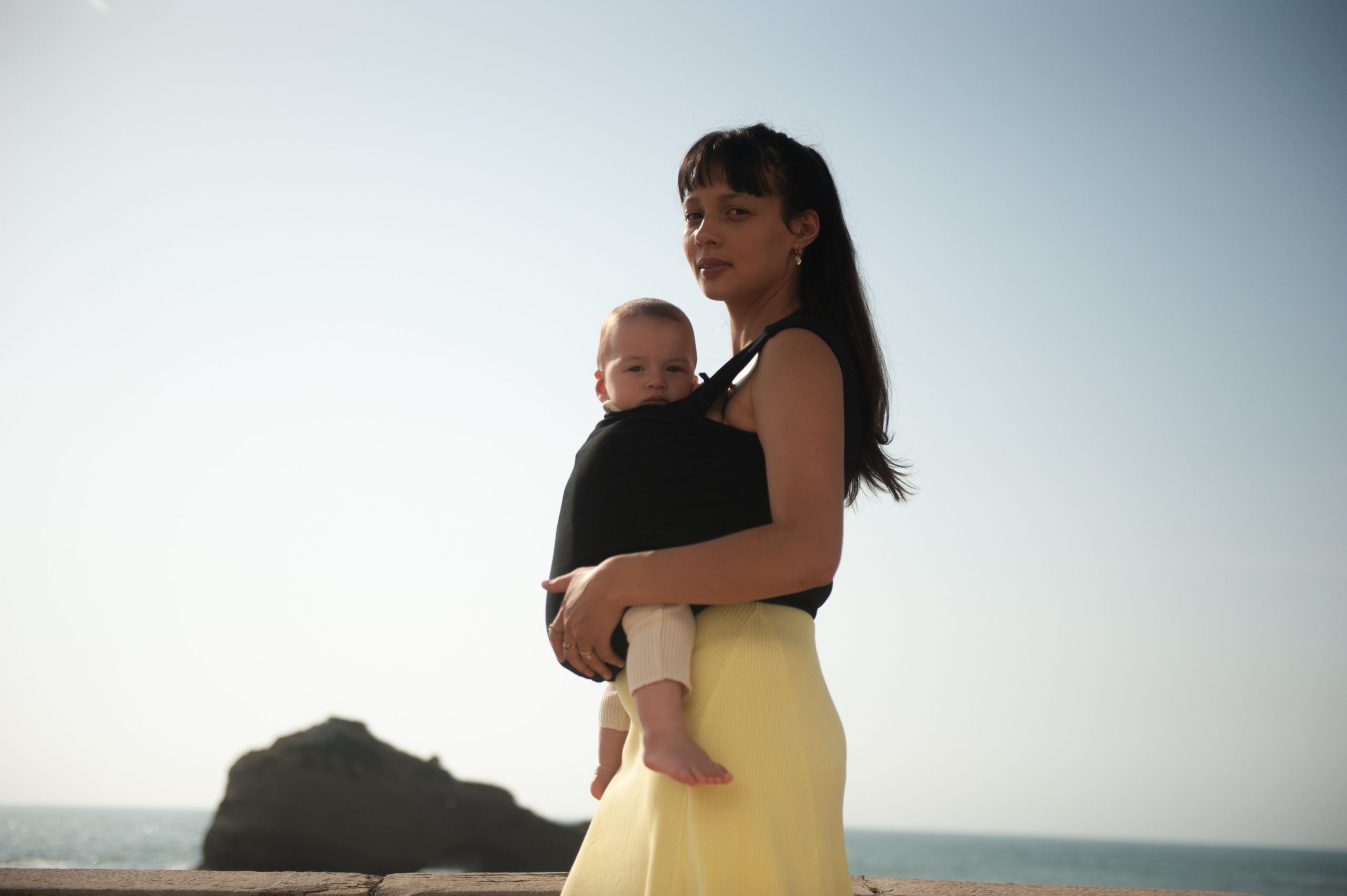 Mama Hangs Carry & Pack porte-bébé t-shirt de portage facile simple pratique coton bio nouveau-né dès la naissance Mama Hangs Porte-bébé Carry and Pack t-shirt de portage physiologique nouveau-né dès la naissance pratique facile simple compact