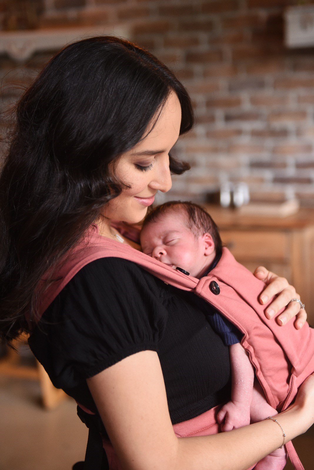 Porte-bébé nouveau né Neko Tiny portage physiologique facile pratique souple dès la naissance (2)