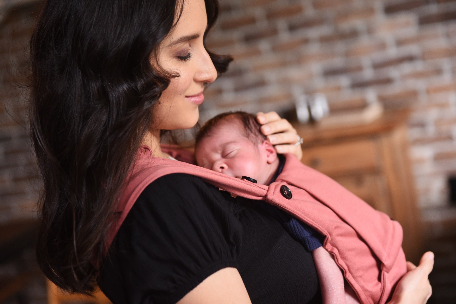 Porte-bébé nouveau né Neko Tiny portage physiologique facile pratique souple dès la naissance (4)